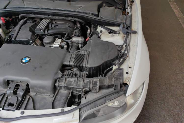 Used BMW 1 Series 2008 120i automatic transmission Engine Bay Left
