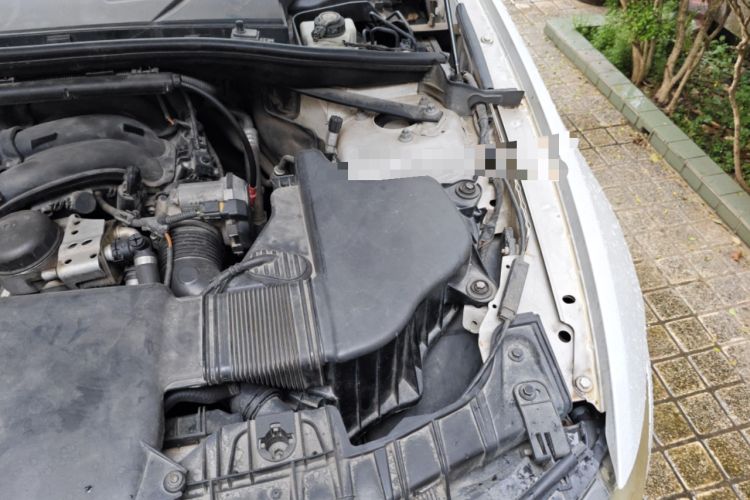 Used BMW 1 Series 2008 120i automatic transmission Engine Bay Left