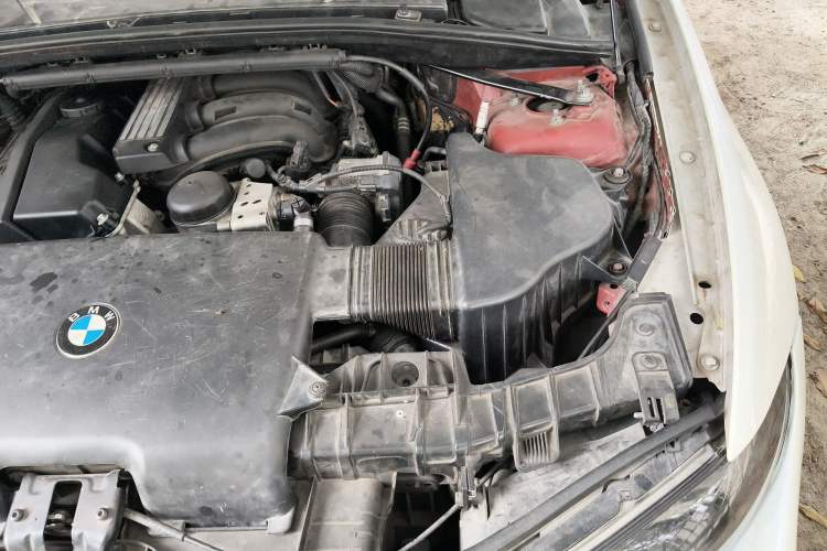 Used BMW 1 Series 2008 120i automatic transmission Engine Bay Left