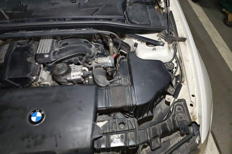 Used BMW 1 Series 2008 120i automatic transmission Engine Bay Left