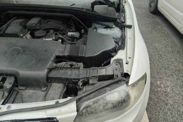Used BMW 1 Series 2008 120i manual transmission Engine Bay Left