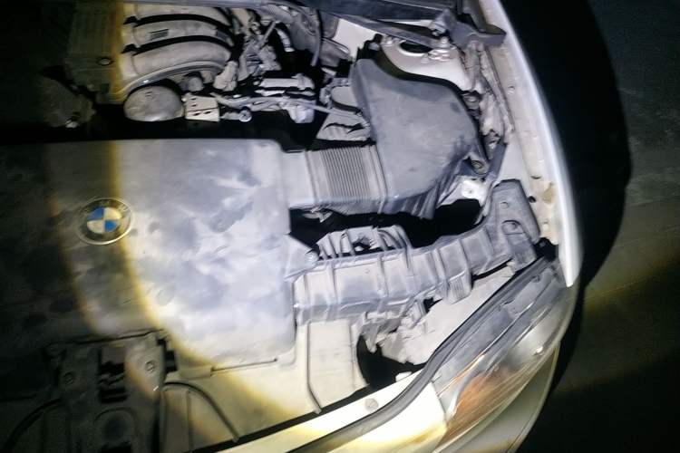 Used BMW 1 Series 2008 120i automatic transmission Engine Bay Left