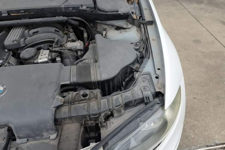 Used BMW 1 Series 2008 120i automatic transmission Engine Bay Left