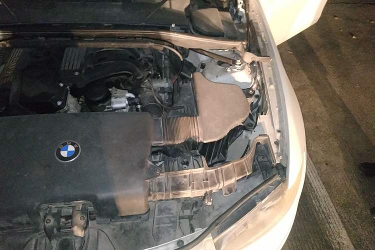 Used BMW 1 Series 2008 120i automatic transmission Engine Bay Left