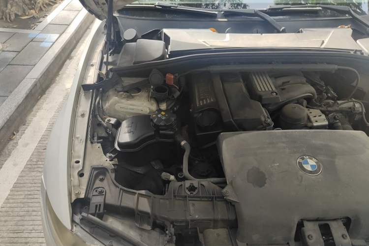 Used BMW 1 Series 2008 120i automatic transmission Engine Bay Right