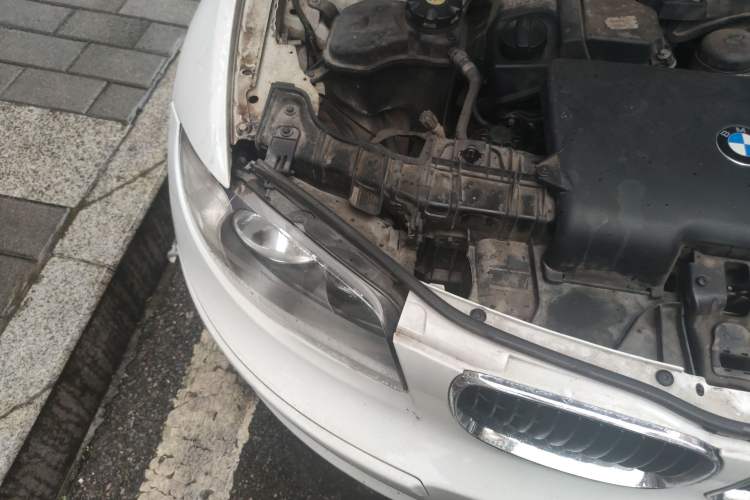 Used BMW 1 Series 2008 120i automatic transmission Engine Bay Right