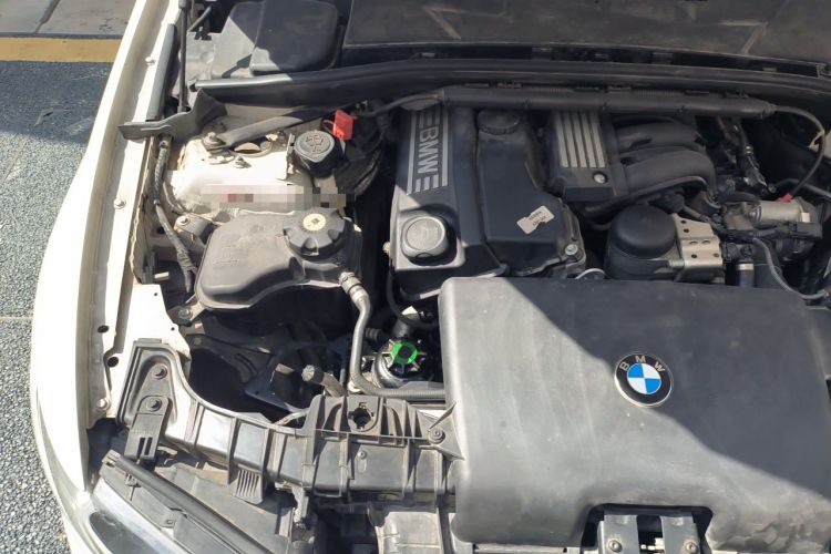 Used BMW 1 Series 2008 120i automatic transmission Engine Bay Right