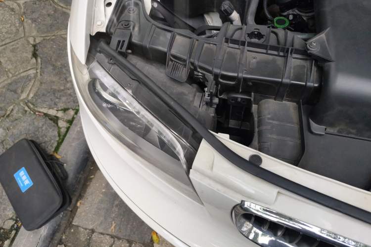 Used BMW 1 Series 2008 120i automatic transmission Engine Bay Right
