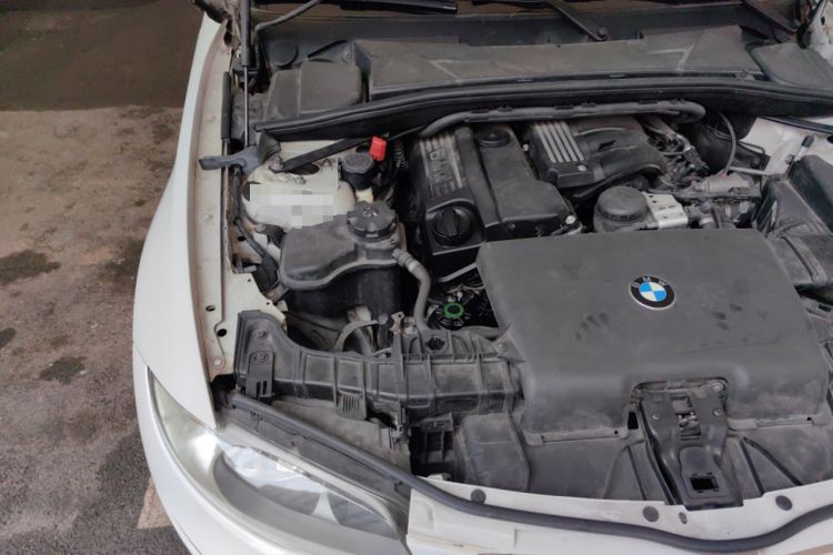 Used BMW 1 Series 2008 120i automatic transmission Engine Bay Right