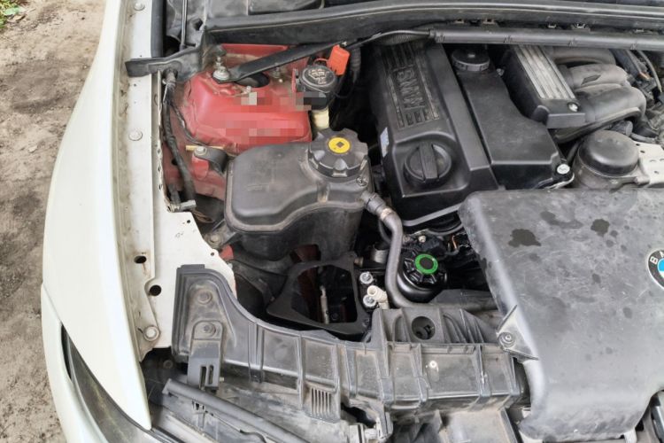 Used BMW 1 Series 2008 120i automatic transmission Engine Bay Right