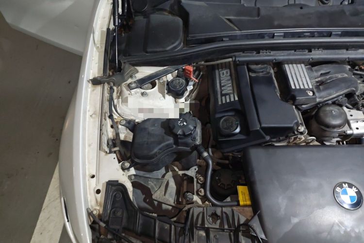 Used BMW 1 Series 2008 120i automatic transmission Engine Bay Right