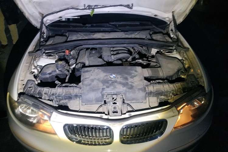 Used BMW 1 Series 2008 120i automatic transmission Engine Bay