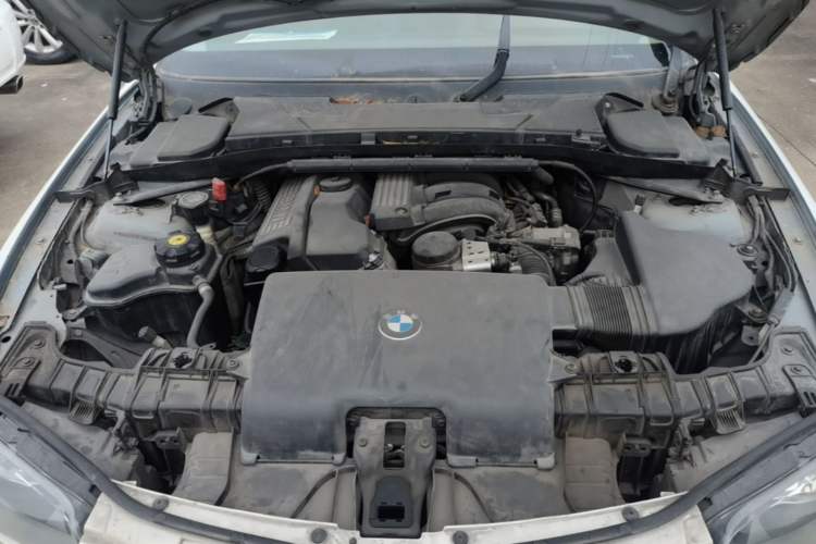 Used BMW 1 Series 2008 120i automatic transmission Engine Bay