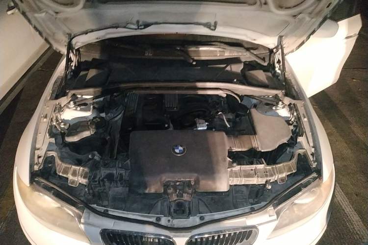 Used BMW 1 Series 2008 120i automatic transmission Engine Bay