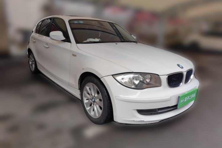 Used BMW 1 Series 2008 120i automatic transmission Front Right 45 Deg