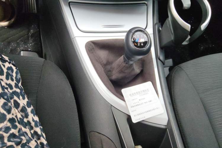 Used BMW 1 Series 2008 120i manual transmission Gear Lever