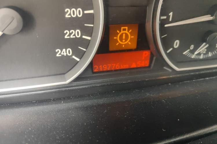 Used BMW 1 Series 2008 120i automatic transmission Odometer Close Up