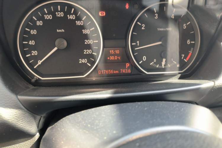 Used BMW 1 Series 2008 120i automatic transmission Odometer Close Up