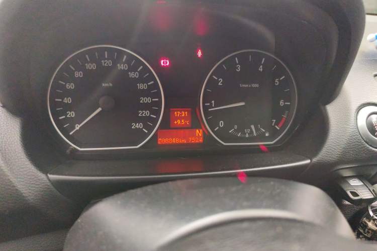 Used BMW 1 Series 2008 120i automatic transmission Odometer Close Up