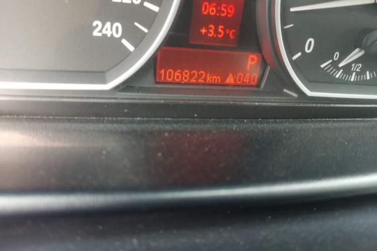 Used BMW 1 Series 2008 120i automatic transmission Odometer Close Up