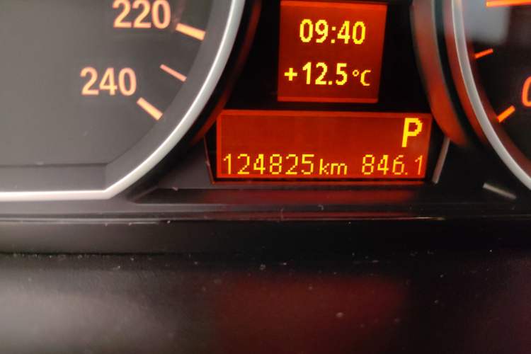 Used BMW 1 Series 2008 120i automatic transmission Odometer Close Up