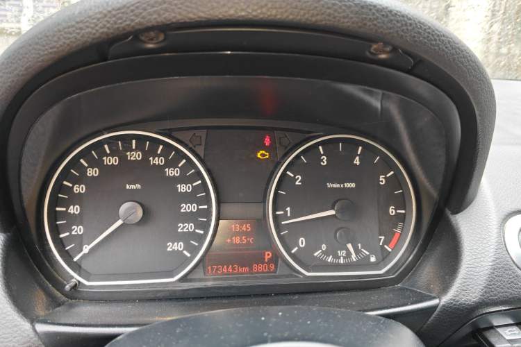 Used BMW 1 Series 2008 120i automatic transmission Odometer Close Up