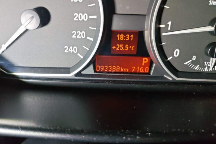 Used BMW 1 Series 2008 120i automatic transmission Odometer Close Up