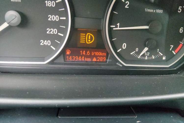 Used BMW 1 Series 2008 120i manual transmission Odometer Close Up