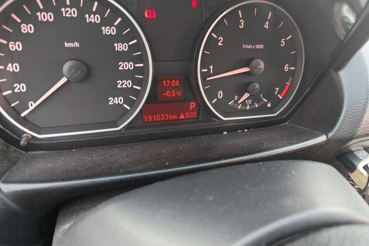 Used BMW 1 Series 2008 120i automatic transmission Odometer Close Up
