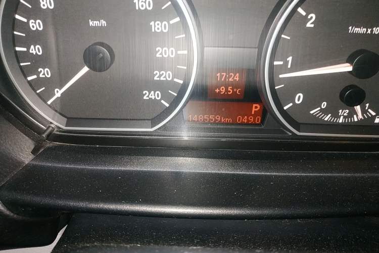Used BMW 1 Series 2008 120i automatic transmission Odometer Close Up