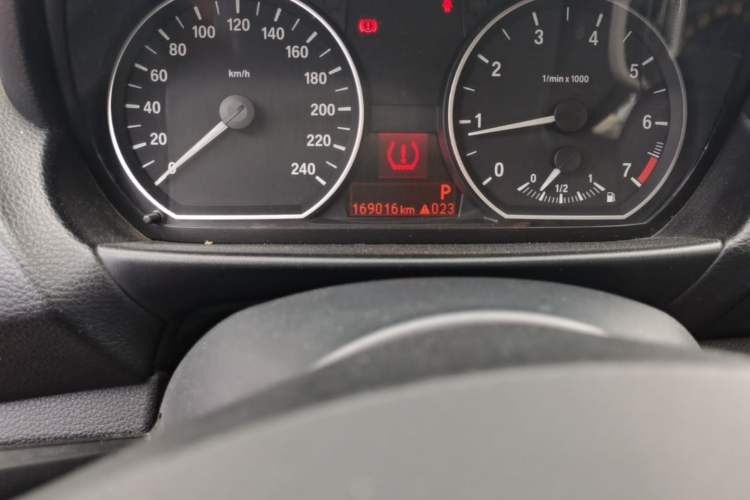 Used BMW 1 Series 2008 120i automatic transmission Odometer Close Up