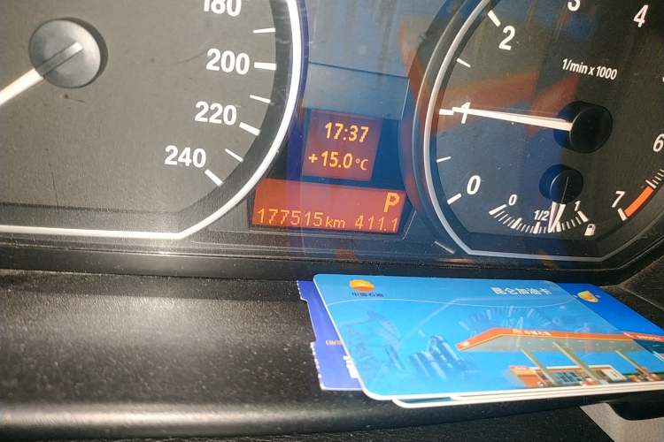 Used BMW 1 Series 2008 120i automatic transmission Odometer Close Up