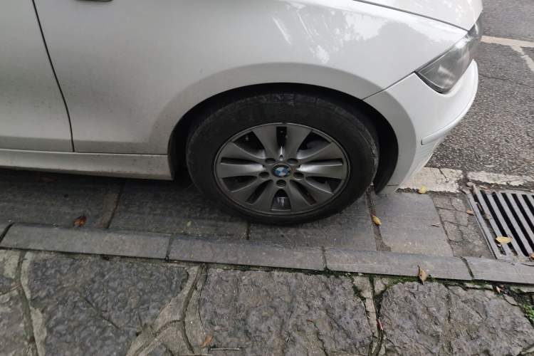 Used BMW 1 Series 2008 120i automatic transmission Right Front Wheel Hub