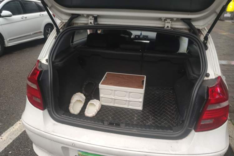 Used BMW 1 Series 2008 120i automatic transmission Trunk