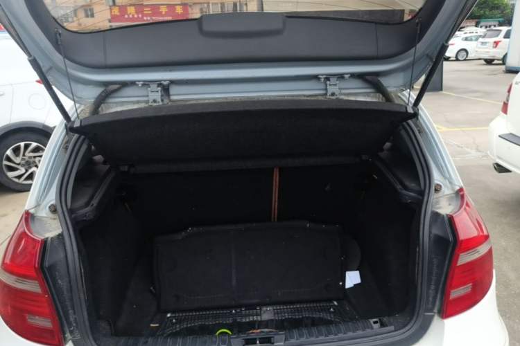 Used BMW 1 Series 2008 120i automatic transmission Trunk