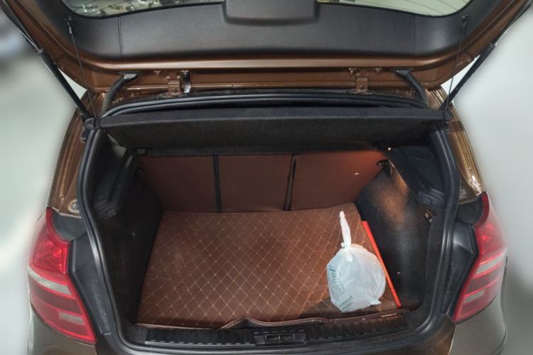 Used BMW 1 Series 2010 120i Chocolate Limited Edition Trunk