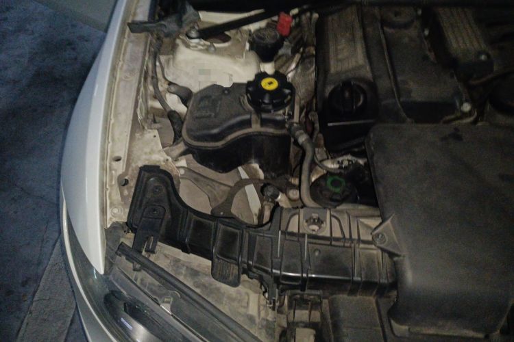 Used BMW 1 Series 2010 120i Sport Limited Edition Engine Bay Right