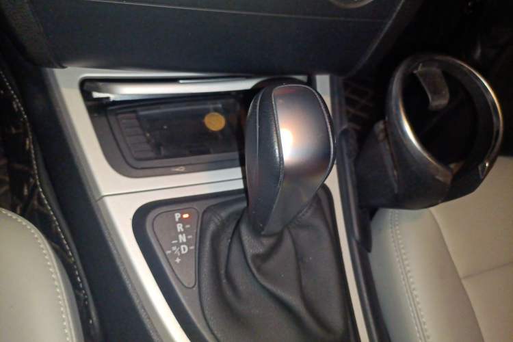 Used BMW 1 Series 2010 120i Sport Limited Edition Gear Lever