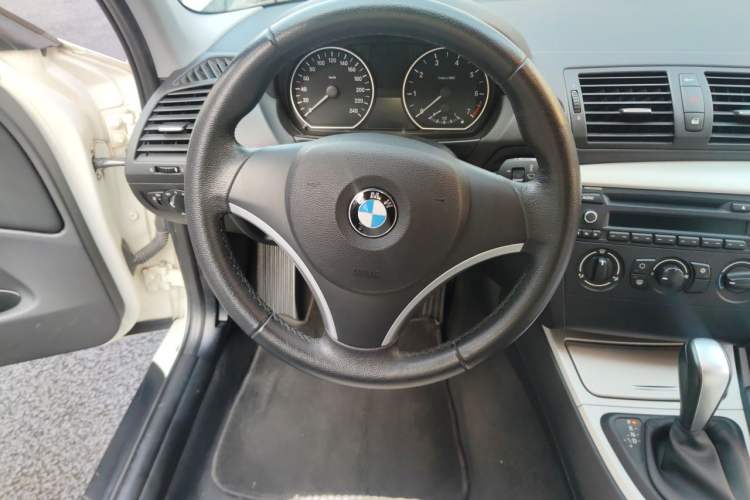 Used BMW 1 Series 2010 120i Sport Limited Edition Steering Wheel