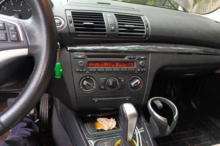 Used BMW 1 Series 2011 120i two-door coupe Audio And AC Panel