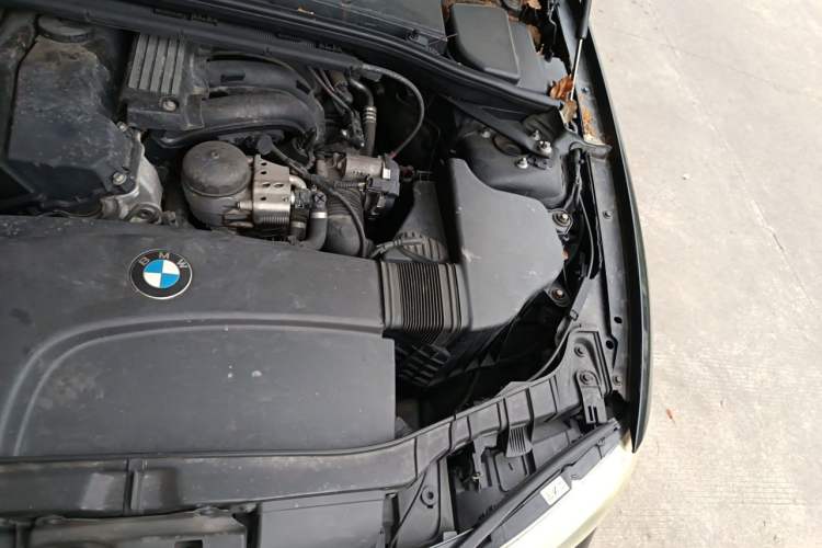 Used BMW 1 Series 2011 120i two-door coupe Engine Bay Left