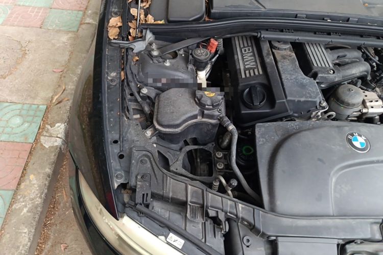 Used BMW 1 Series 2011 120i two-door coupe Engine Bay Right
