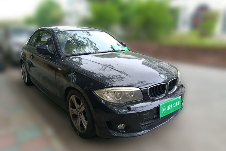 Used BMW 1 Series 2011 120i two-door coupe Front Right 45 Deg