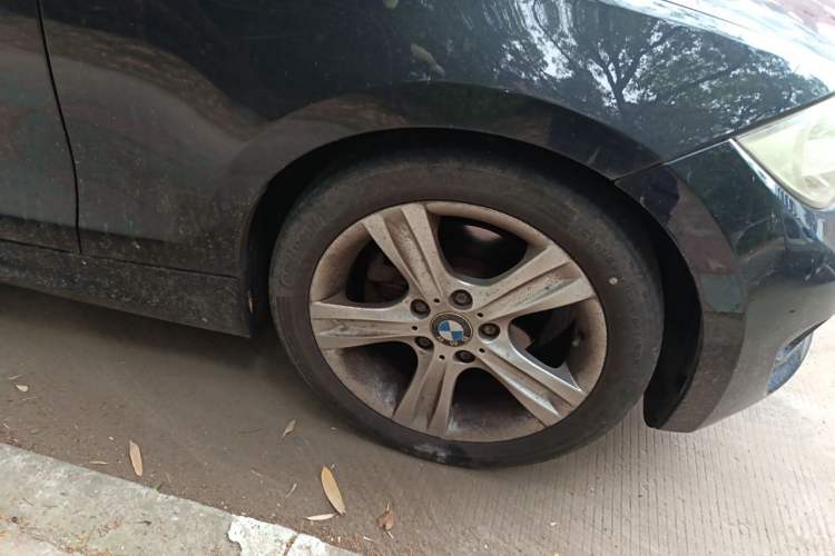 Used BMW 1 Series 2011 120i two-door coupe Right Front Wheel Hub