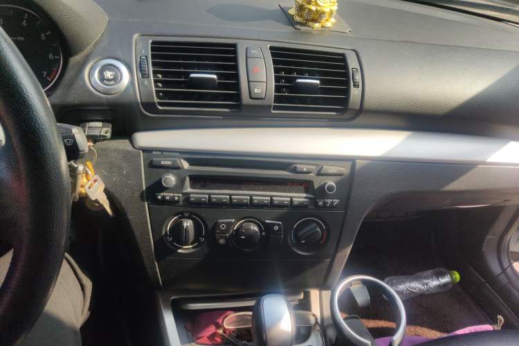 Used BMW 1 Series 2011 120i two-door coupe Audio And AC Panel