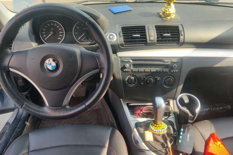 Used BMW 1 Series 2011 120i two-door coupe Center Console
