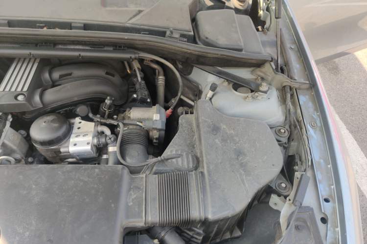 Used BMW 1 Series 2011 120i two-door coupe Engine Bay Left