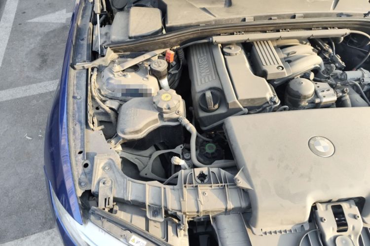 Used BMW 1 Series 2011 120i two-door coupe Engine Bay Right