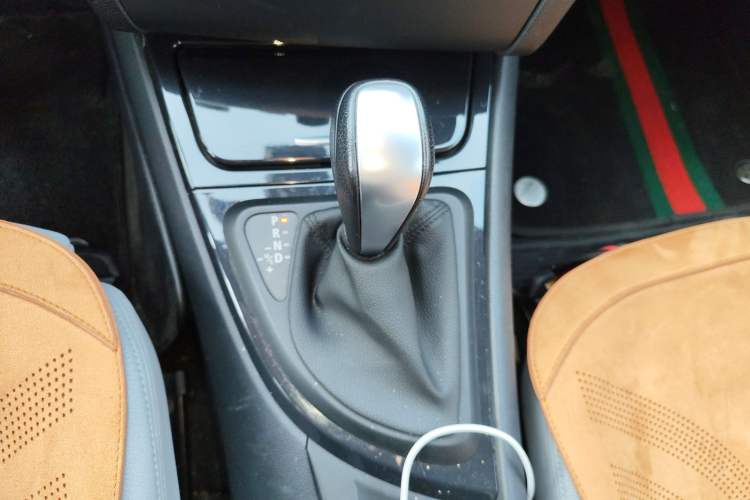 Used BMW 1 Series 2011 120i two-door coupe Gear Lever