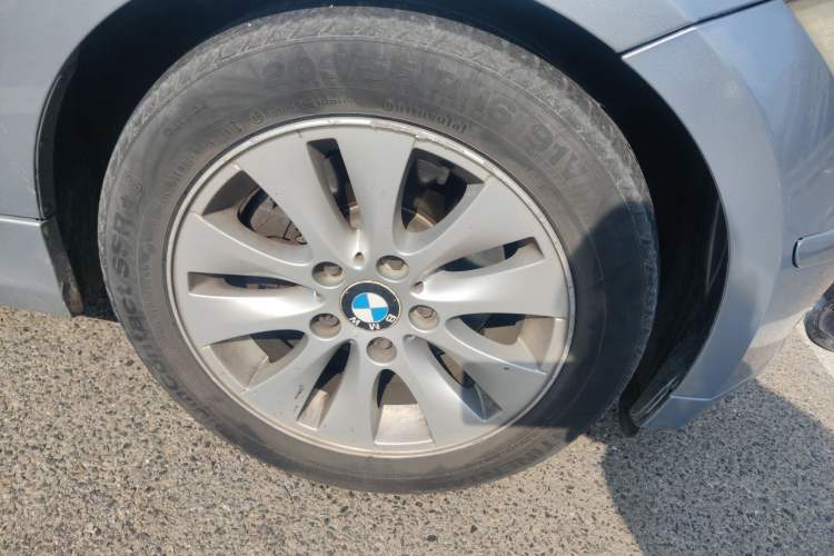 Used BMW 1 Series 2011 120i two-door coupe Right Front Wheel Hub
